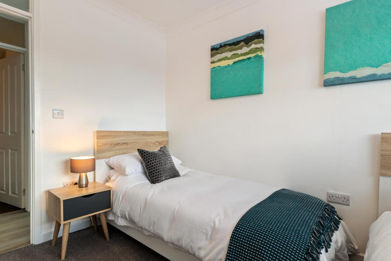 25 Coedrath Park - Sea Views From Balcony, Short Walk To Beach, Parking Saundersfoot Buitenkant foto
