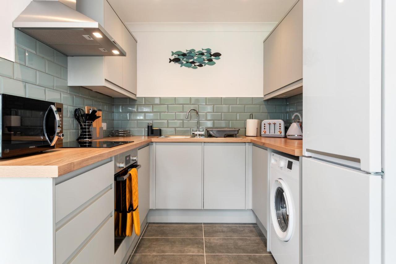 25 Coedrath Park - Sea Views From Balcony, Short Walk To Beach, Parking Saundersfoot Buitenkant foto